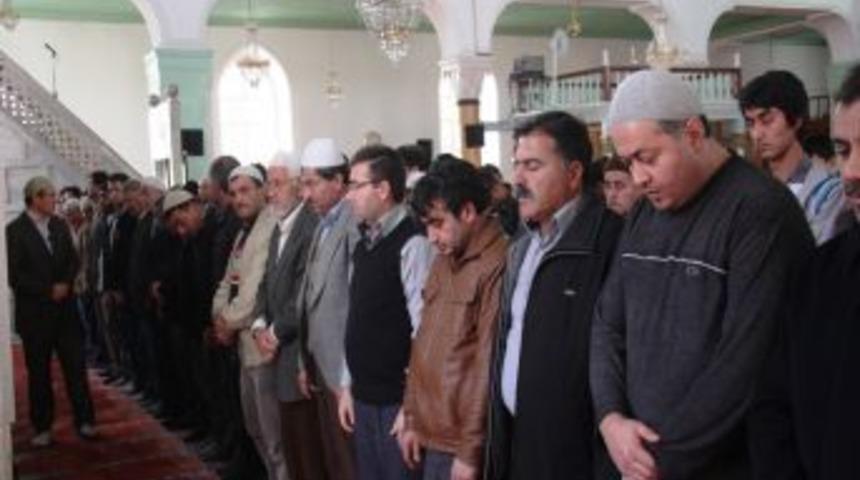 Sungur Ağabey I&ccedil;in Gıyabi Cenaze Namazı Kılındı