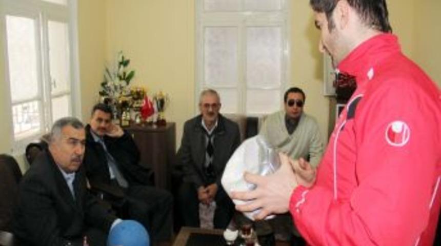 Milletvekili Demir'den Engellilere Destek