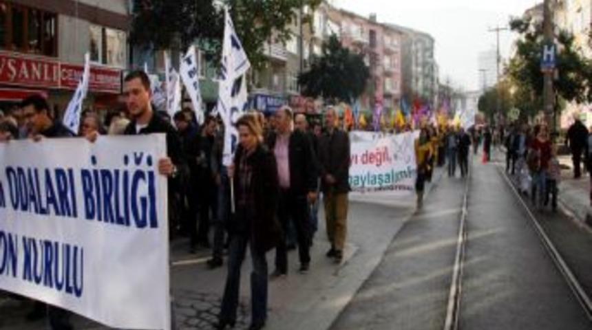 Savaşa Ve Zamlara Tepki İ&ccedil;in Y&uuml;r&uuml;d&uuml;ler