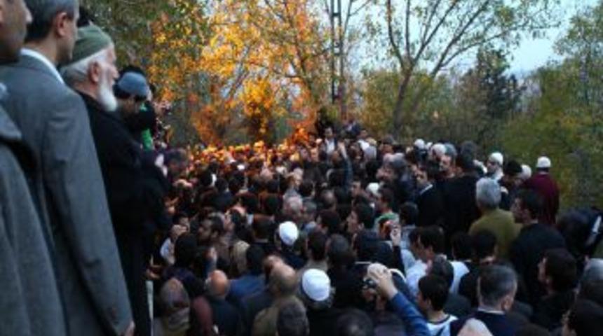 Bedi&uuml;zzaman Talebesi Mustafa Sungur, Son Yolculuğuna Uğurlandı