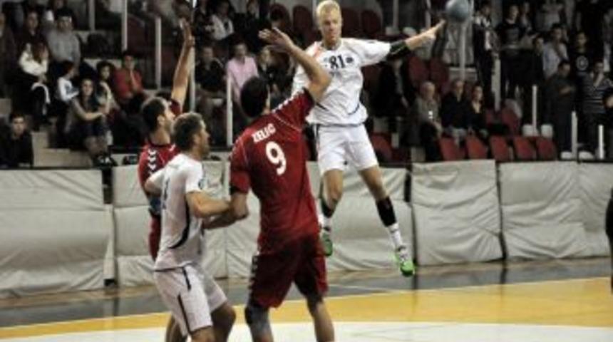 Beşiktaş: 37 - Haslum HK: 25