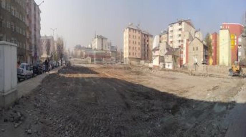 Ağrı'da Kent Meydanı, Ge&ccedil;ici Olarak Otopark Olarak Kullanılacak