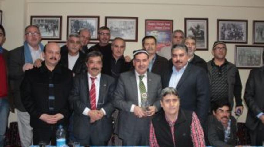 Başkan Zenbilci&rsquo;ye teşekk&uuml;r plaketi