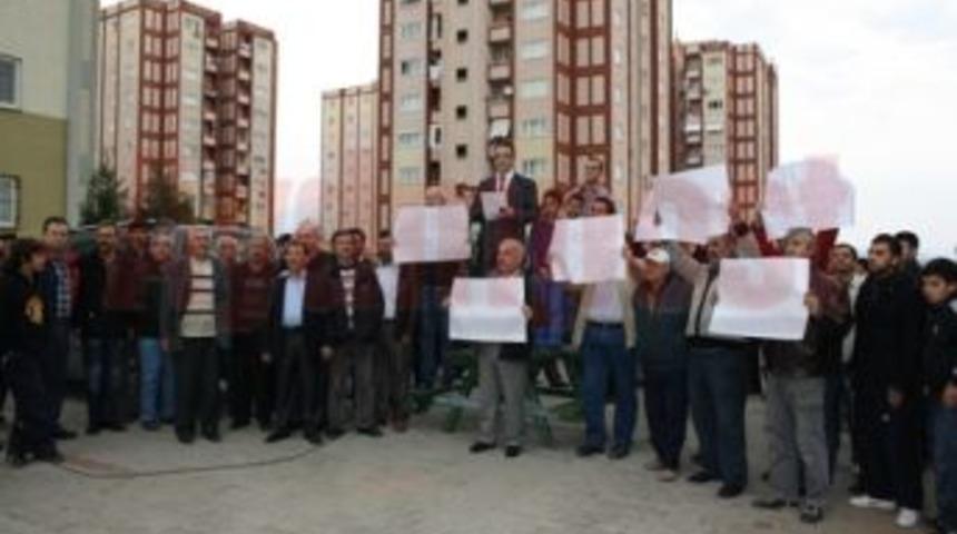 TOKİ sakinlerinin &ouml;fkesi dinmek bilmiyor