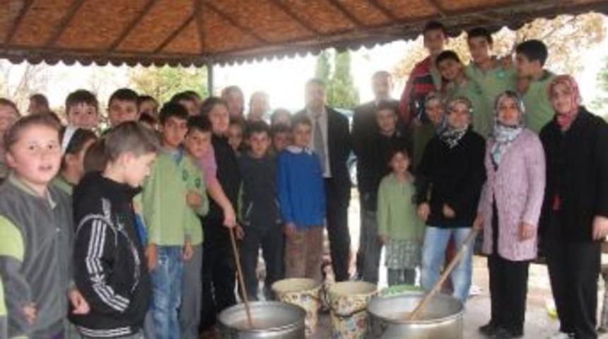 Saruhanlı'da &Ouml;ğrencilere Aşure Dağıtıldı