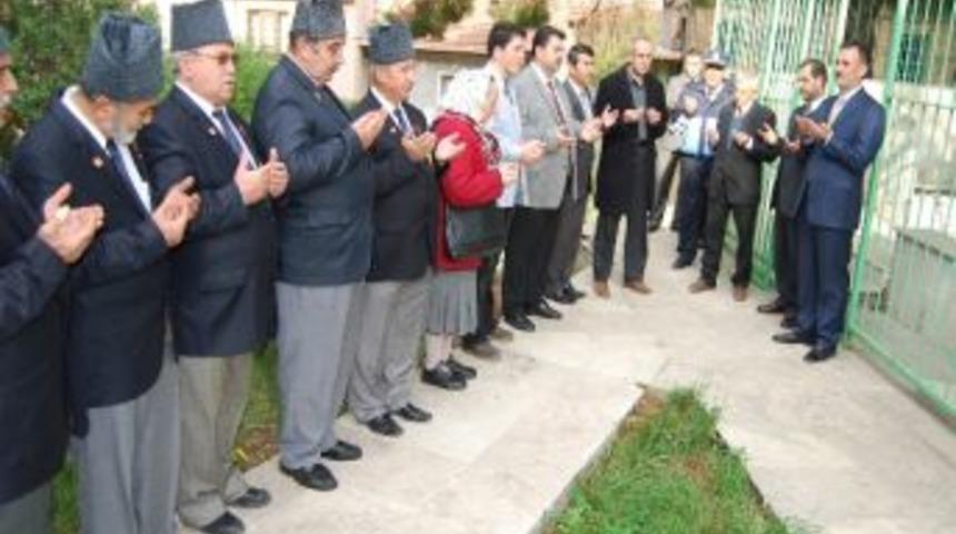 Dr. Ziya Kaya Mezarı Başında Anıldı