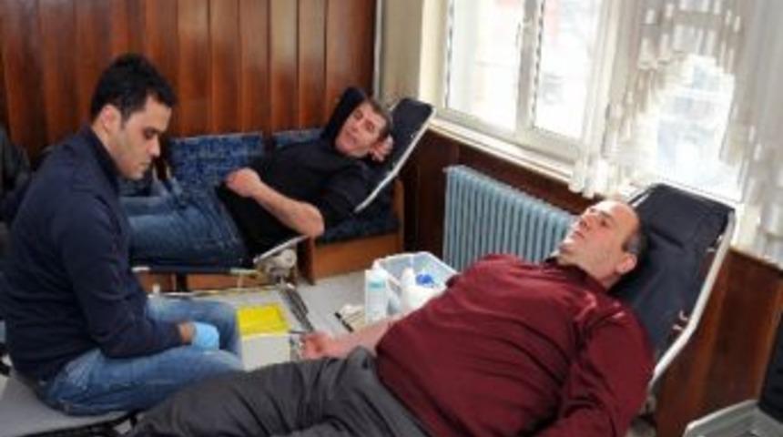 G&uuml;m&uuml;şhane &Ouml;zel İdare &Ccedil;alışanları Kan Verdi