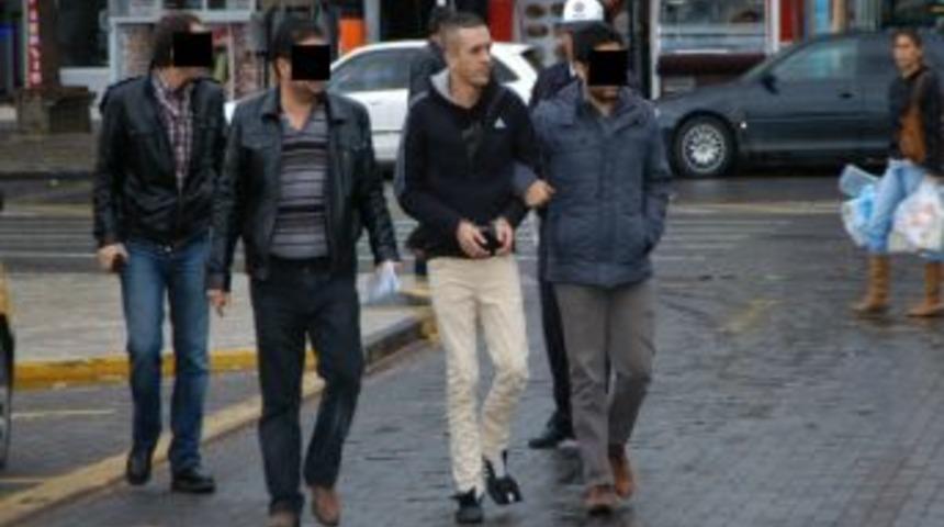 Uşak&rsquo;ta 200 Adet Uyuşturucu Nitelikli Hap Ele Ge&ccedil;irildi