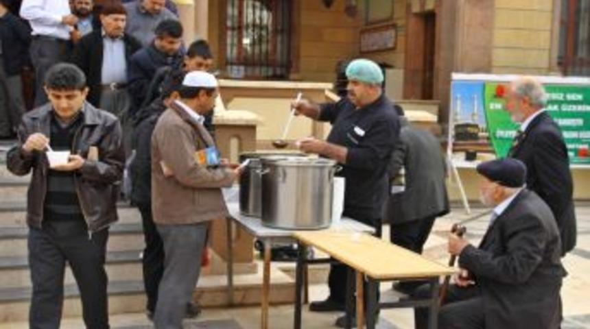 Naksan Holding 20 Bin Kişiye Aşure Dağıttı