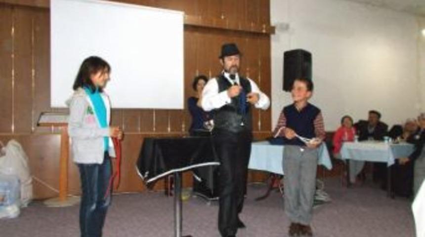 Engelli &Ccedil;ocuklar Sihirbazla Eğlendi