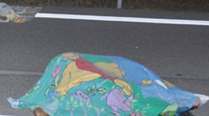 Kazada kurtuldu, babası &ouml;ld&uuml;rd&uuml;