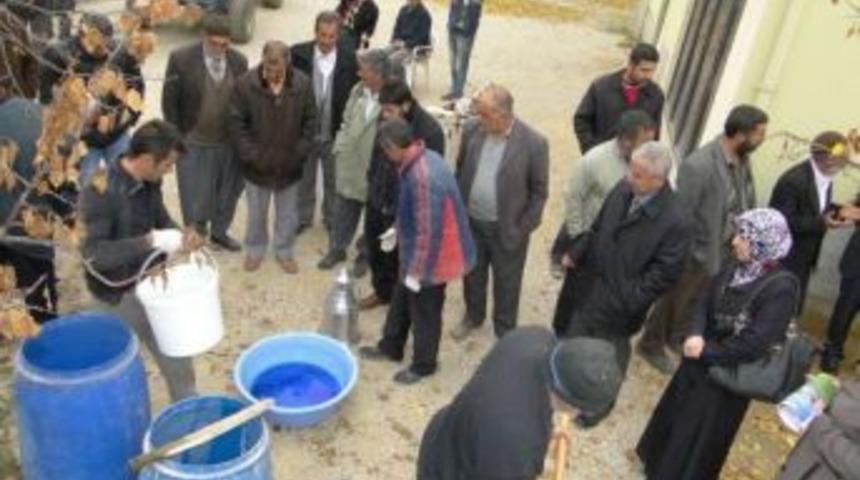 &Uuml;reticilere Bordo Bulamacı İla&ccedil;laması Anlatıldı