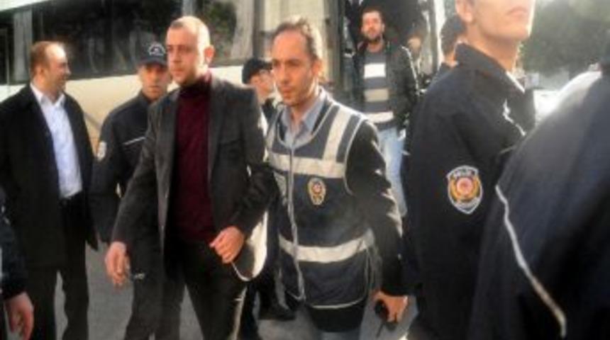 Balıkesir Belediyesi&rsquo;ndeki Operasyonda G&ouml;zaltına Alınan 24 Kişi Adliyeye Sevk Edildi