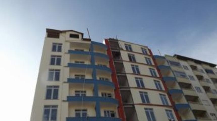 Şiddetli R&uuml;zgar &Ccedil;atı U&ccedil;urdu