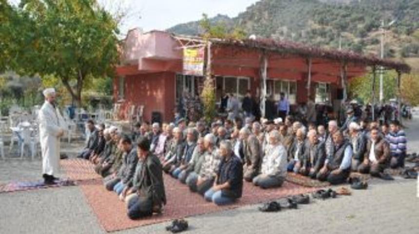 Ge&ccedil; Gelen Kış Yağmuru İ&ccedil;in Dua Ettiler