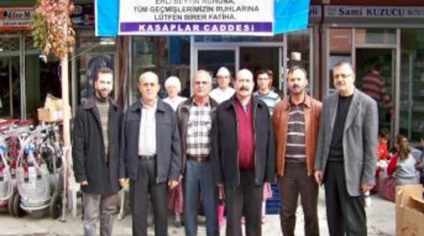 Salihli Esnafı Vatandaşa Aşure Dağıttı