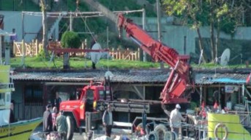 Fırtına &Ouml;ncesi Tekneler Vin&ccedil; Yardımıyla Karaya &Ccedil;ıkarılıyor