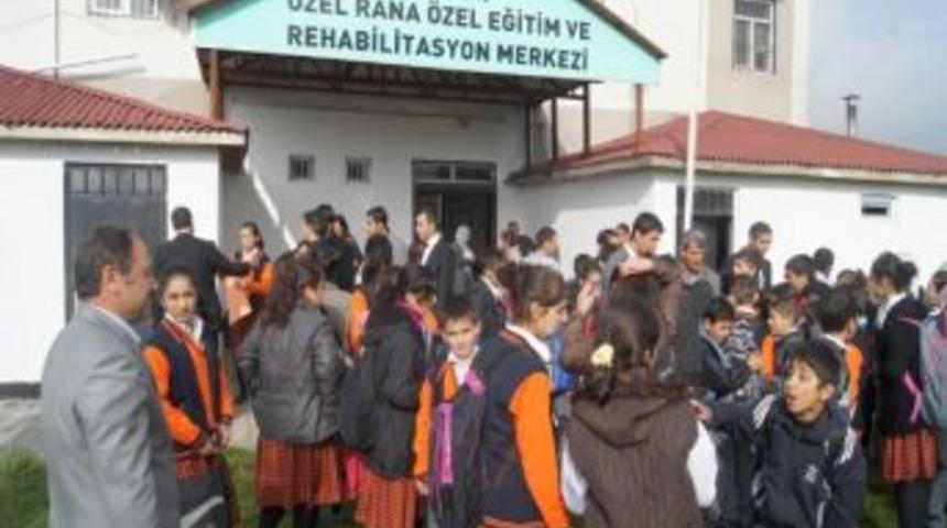 Engelli &Ouml;ğrenci Ziyaretinde Duygulu Anlar