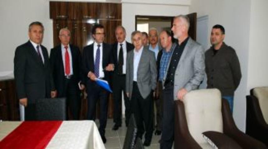 Ak Parti Y&ouml;netimi, Salihli &Ouml;ğretmenevi&rsquo;ni Ziyaret Etti