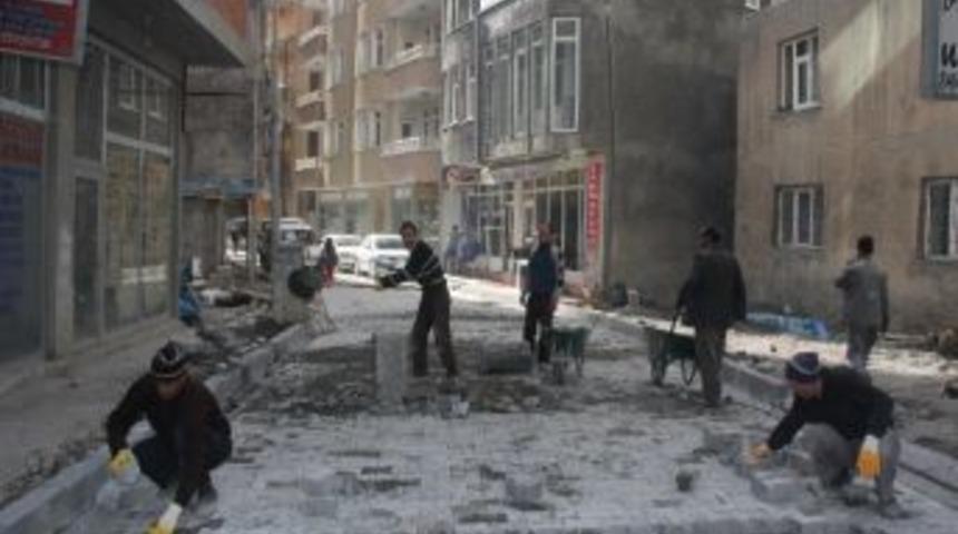 Hakkari&rsquo;de Kilit Taşı &Ccedil;alışmaları