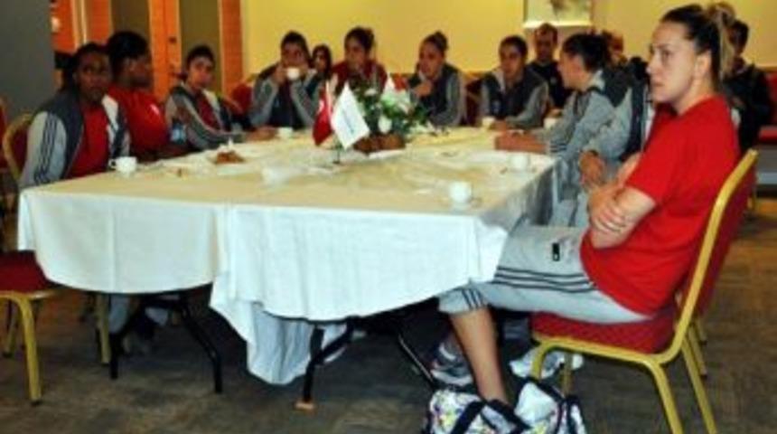 Adana Botaşlı Sporculara El Ve Ayak Bakımı Semineri