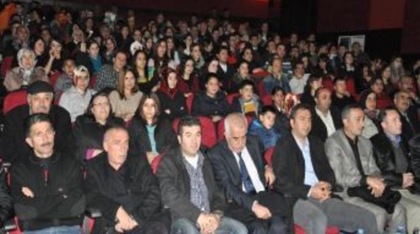 Yerk&ouml;y&rsquo;de 'sınır' Tiyatro G&ouml;sterisi İzleyici İle Buluştu