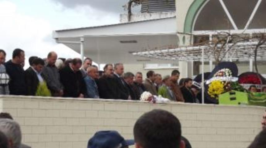 Trafik Kazasında &Ouml;len Motosiklet S&uuml;r&uuml;c&uuml;s&uuml; Defnedildi