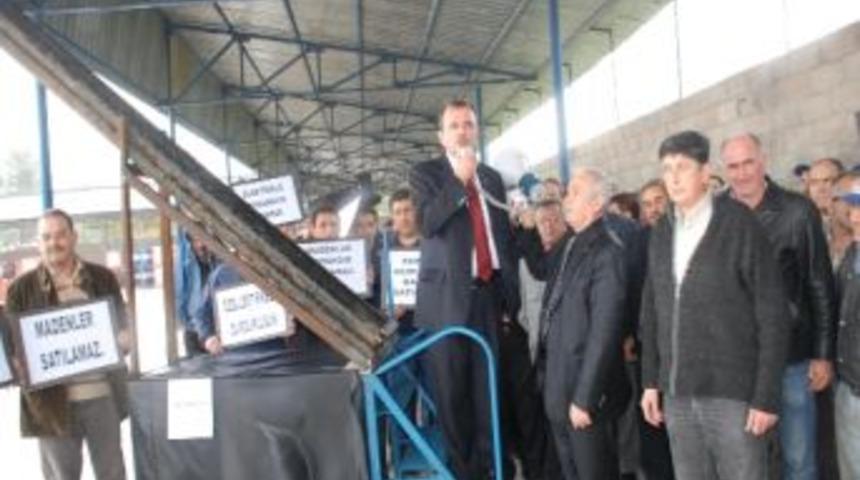 Maden İş&ccedil;ilerinden Patriotlu &Ouml;zelleştirme Eylemi