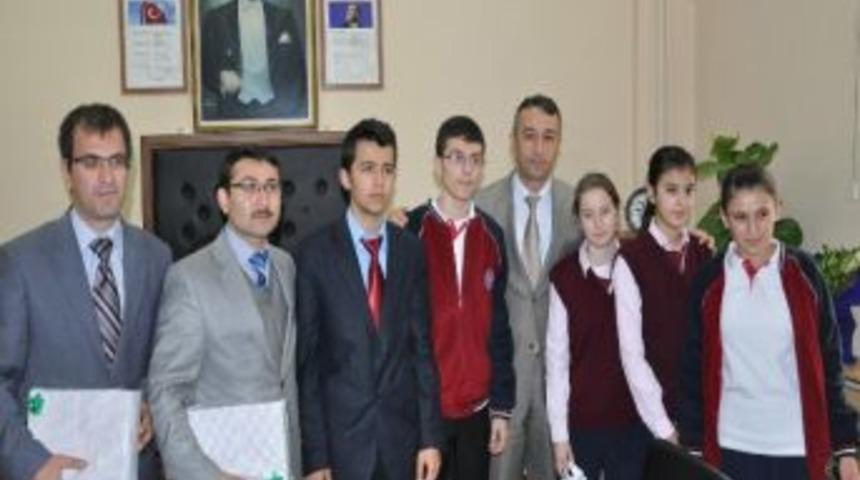 Satranç Turnuvasında Dereceye Girenler Ödüllendirildi