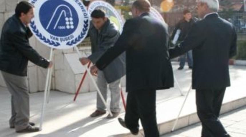 İstiklal Marşı&rsquo;nı İşaretlerle Okudular