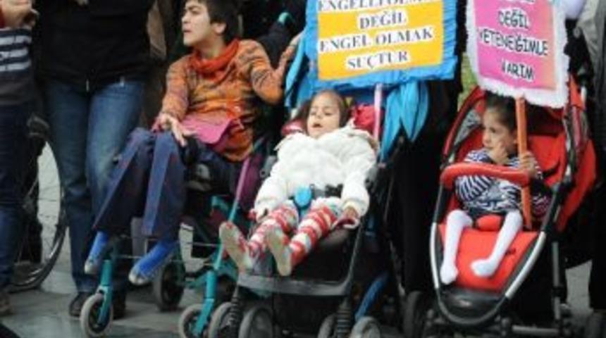 Y&uuml;zlerce Engelli Doyasıya Eğlendi