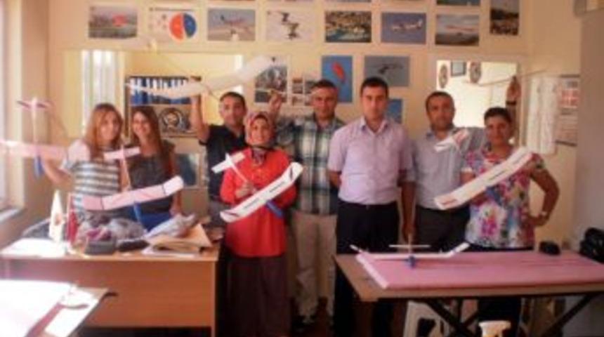 &Ouml;ğretmenlere Model U&ccedil;ak Kursu Verildi