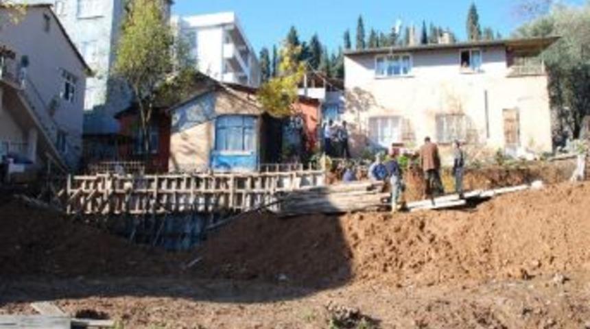 Derince'de İstinat Duvarı &Ccedil;&ouml;kt&uuml;