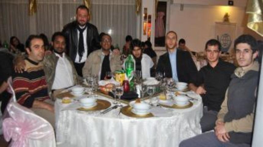 Yunus Emre&rsquo;nin Felsefesi 54 &Uuml;lkeden &Ouml;ğrenciyi Bir Araya Getirdi