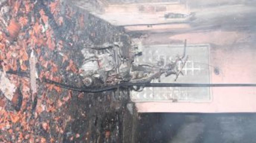 4 Katlı Binada &Ccedil;ıkan Yangın Mahalle Halkını Sokağa D&ouml;kt&uuml;