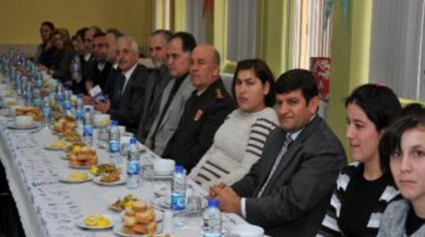 Vali Mayda&rsquo;dan &ldquo;el Ele Verip Engelleri Hep Birlikte Aşalım&rdquo; &Ccedil;ağrısı