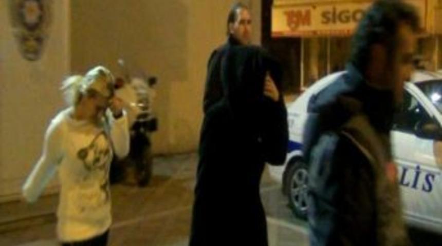 Fuhuş Yapan &Uuml;&ccedil; Travesti G&ouml;zaltına Alındı