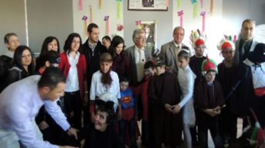 Chp Bolu İl Teşkilatı Engellileri Okulda Ziyaret Etti