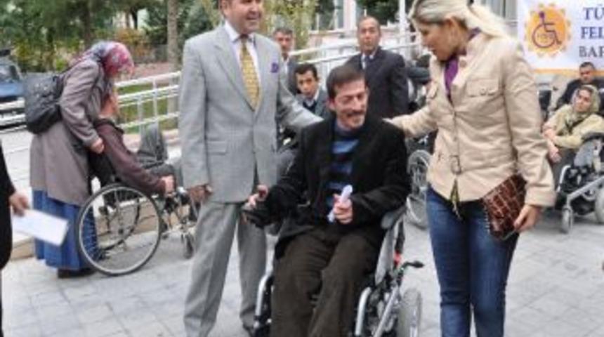 Engelli Vatandaşlara Ak&uuml;l&uuml; Araba Dağıtıldı