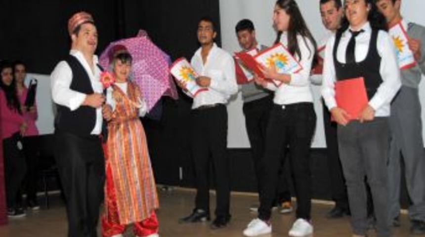 Engelliler, Becerilerini Kendi G&uuml;nlerinde Sergiledi