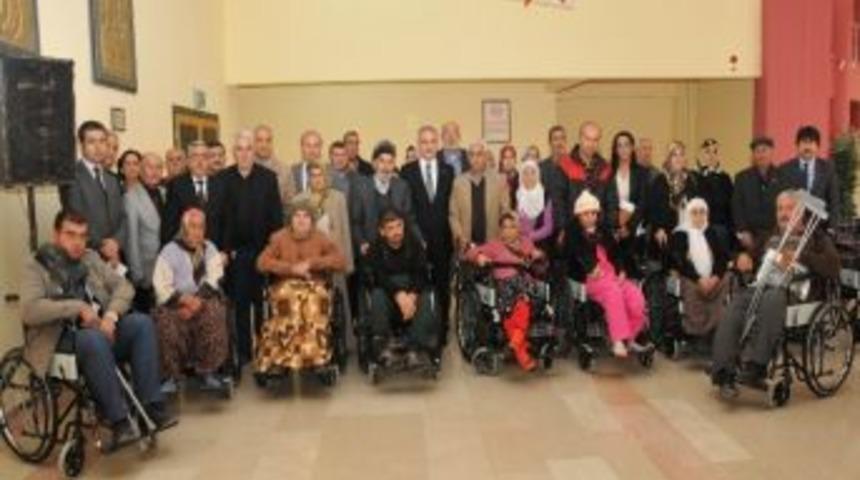 Osmaniye Belediyesi Tekerlekli Sandalye Dağıttı