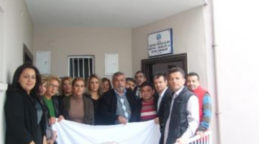 Chp&rsquo;li Kadınlardan İşitme Engellilere Ziyaret