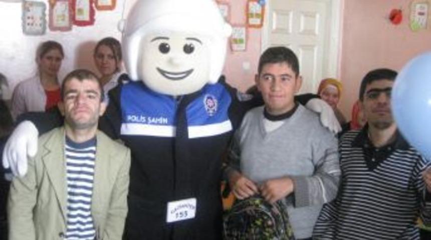 Polis Şahin, Engelli &Ccedil;ocukların Da Maskotu Oldu