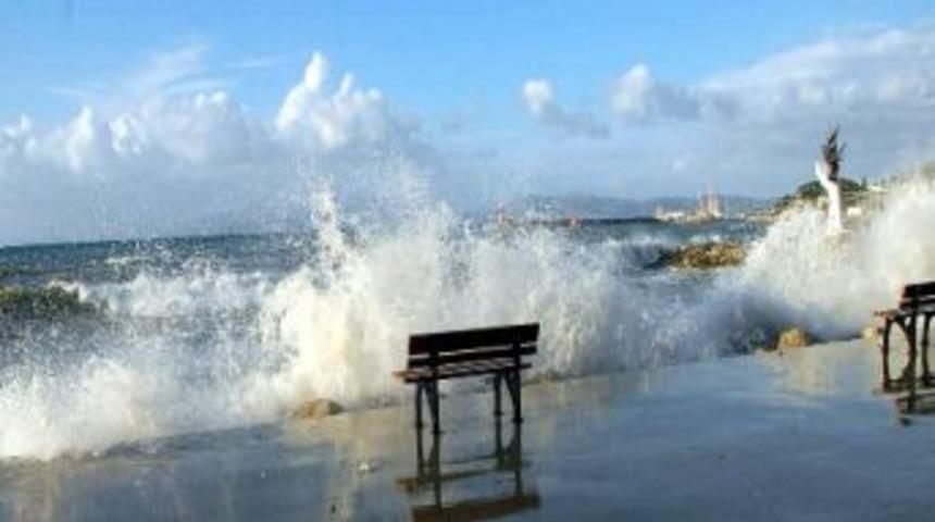 Ege&rsquo;ye Fırtına Uyarısı