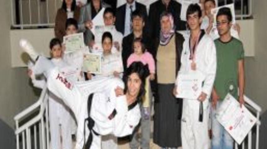 Şehitkamilli Tekvandocular, Madalya Ile D&ouml;nd&uuml;