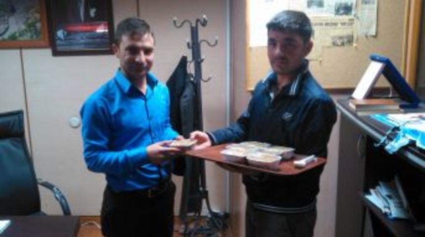 Ufuk &Ouml;ğrenci Yurdu'ndan Esnafa Aşure Ikramı