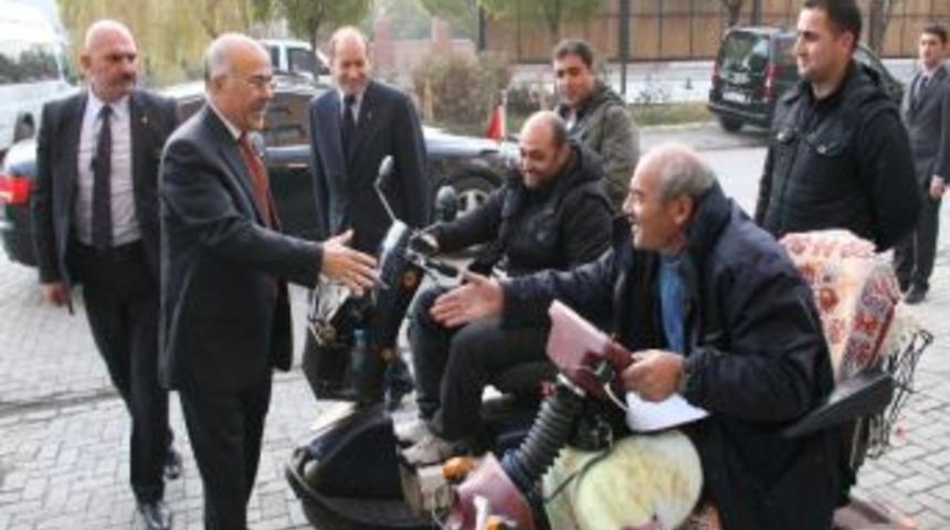 Vali Pek&rsquo;ten Engelli Derneğine Ziyaret