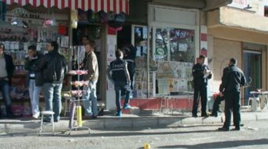 Oğlunun Okuldan &Ccedil;ıkmasını Bekleyen Gen&ccedil; Kadın &Ouml;ld&uuml;r&uuml;ld&uuml;