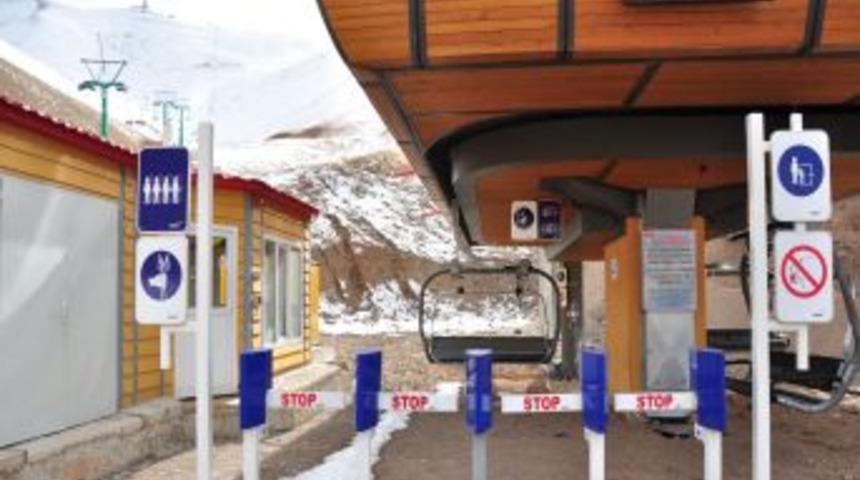 Karsız Paland&ouml;ken, Ge&ccedil;en Seneyi Mumla Arıyor