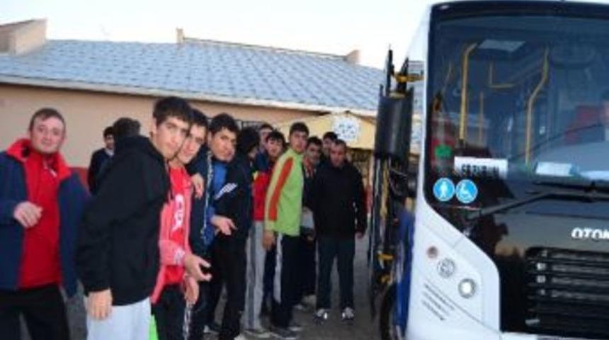 Engelli Otob&uuml;s&uuml; Engelliler G&uuml;n&uuml;nde Engellilerin Hizmetine Koştu